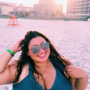 Meet your Posher, Celina